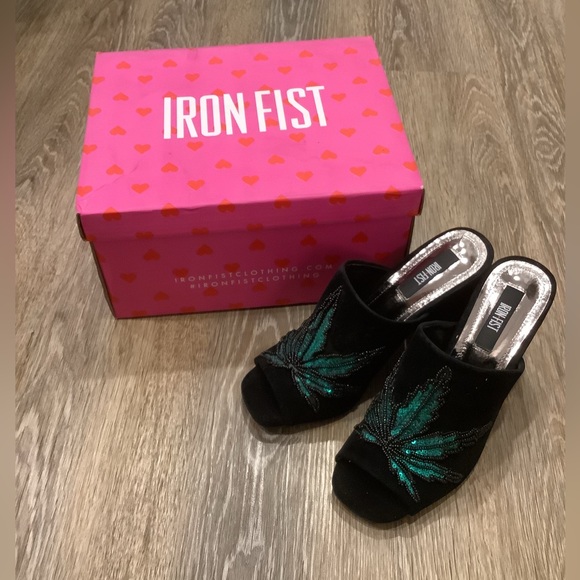 NEW, CHIC** - IRON FIST Mary Jane Cannabis Leaf Slide | OFFERS WELCOME! - Picture 5 of 15